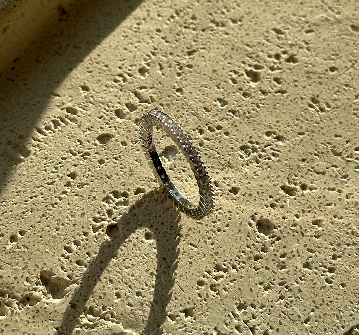 Memoire Ring 925er Silber rhodiniert mit Zirkonia Steinen