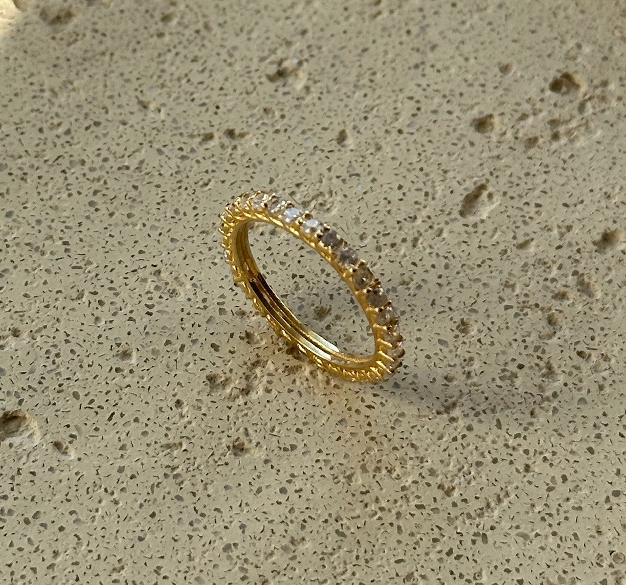 Memoire Ring 925er Silber vergoldet mit Zirkonia Steinen