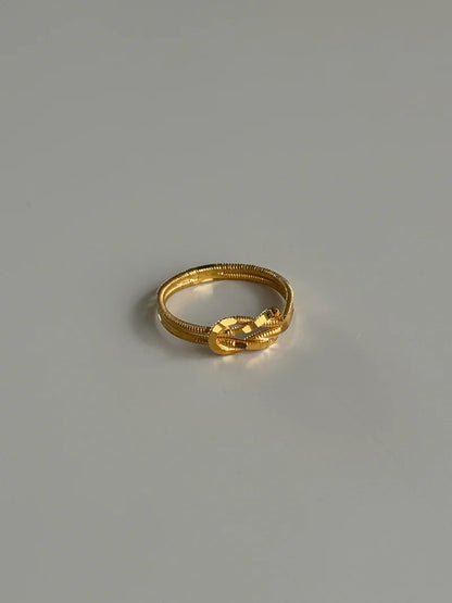 Liebesknoten Ring aus 925er Silber 22k vergoldet