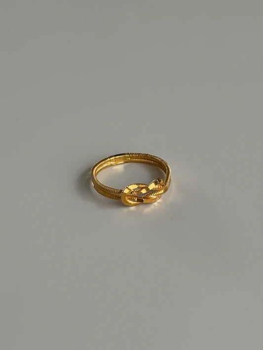 Liebesknoten Ring aus 925er Silber 22k vergoldet