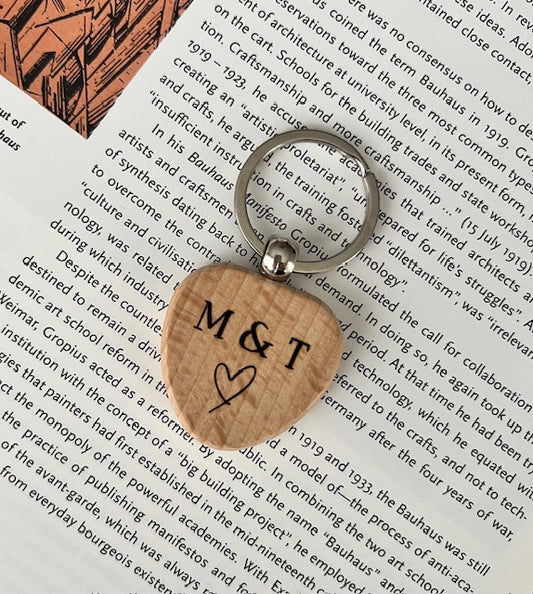 Schlüsselanhänger aus Holz mit Gravur Wunschgravur Herz