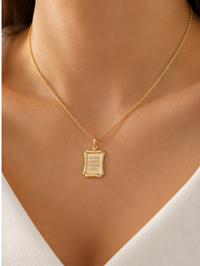 14K Gold Böser-Blick-Amulett mit Dua – getragen